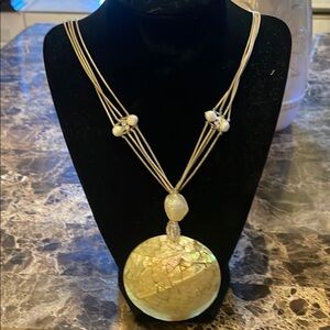 Elegant Gold Pendant Necklace